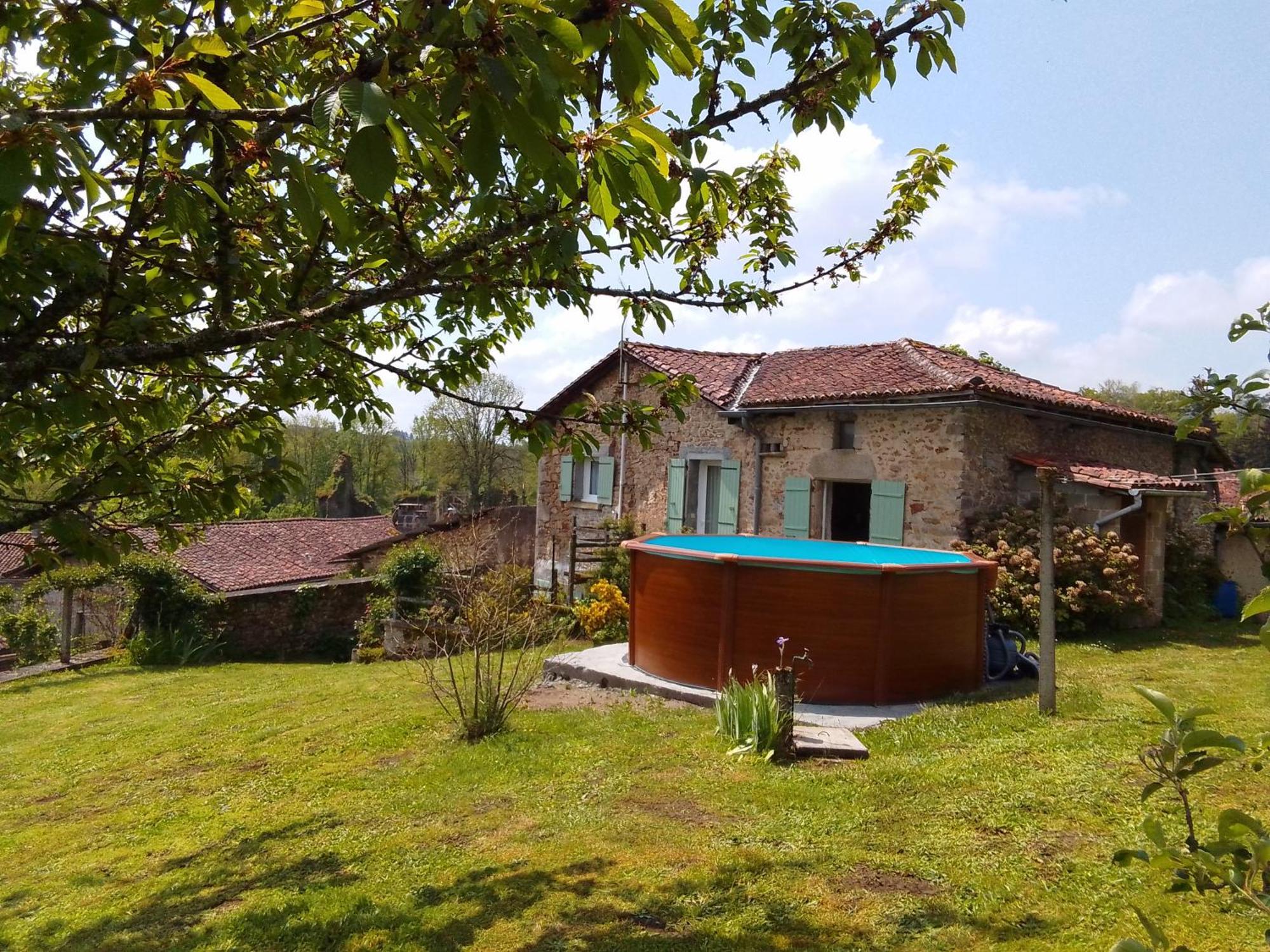 Cottage By The Chateau With Pool In National Parc Les Salles-Lavauguyon Экстерьер фото