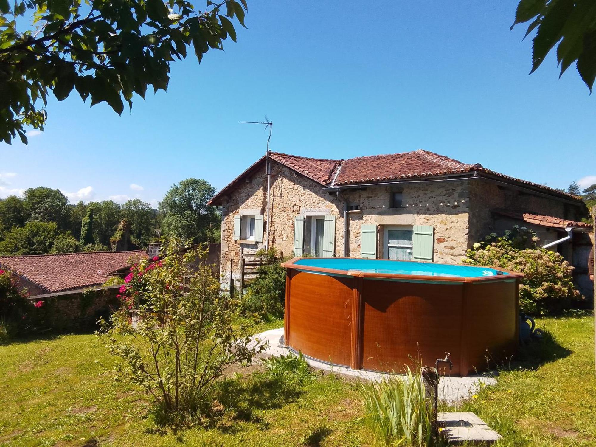 Cottage By The Chateau With Pool In National Parc Les Salles-Lavauguyon Экстерьер фото